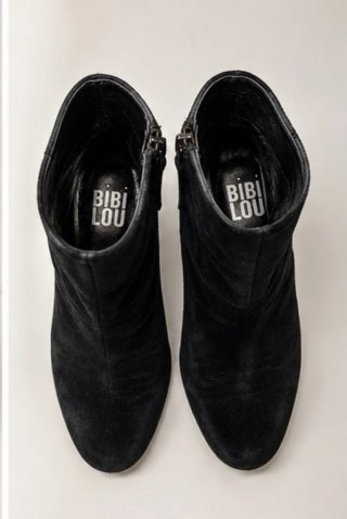 Botines negros tacón ancho con tachas Bibi Lou