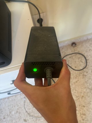 Xbox 360 con 5 juegos y 2 mandos