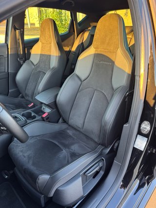SEAT LEON CUPRA BLACK CARBON