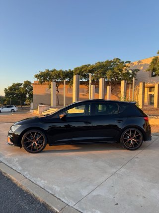 SEAT LEON CUPRA BLACK CARBON