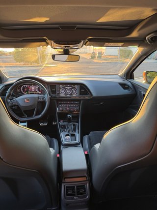 SEAT LEON CUPRA BLACK CARBON