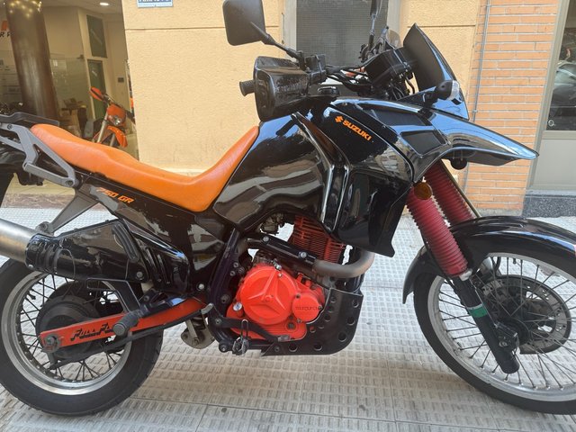 Suzuki DR 750 S Enduro Negra/Naranja