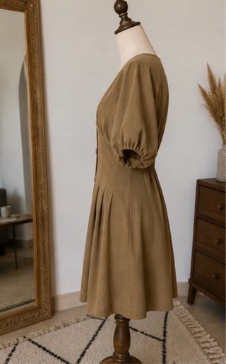 Vestido midi botones manga abullonada