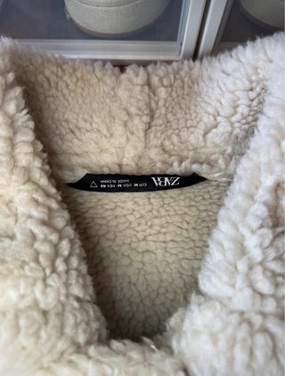 Chaqueta Zara efecto ante con pelo Talla M