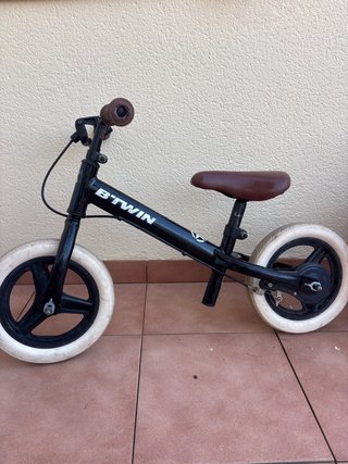 Bicicleta de equilibrio Btwin negra