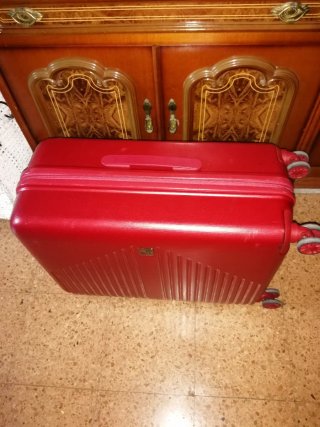 Maleta de viaje roja