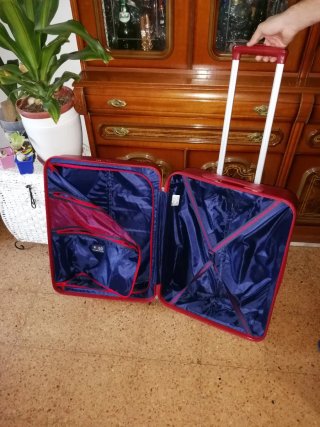 Maleta de viaje roja