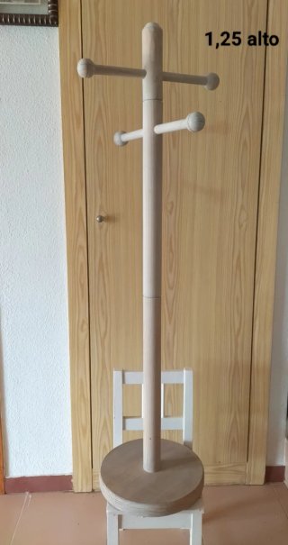 Perchero de madera alto 1,25m