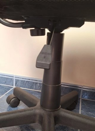 Silla de oficina ergonómica negra