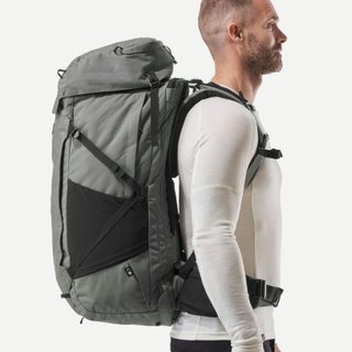 Mochila montaña y trekking viaje 70+6 L Hombre Forclaz
