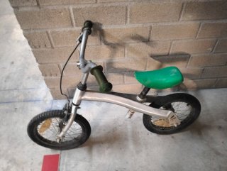 Bicicleta infantil amarilla y azzul