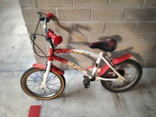 Bicicleta infantil amarilla y azzul