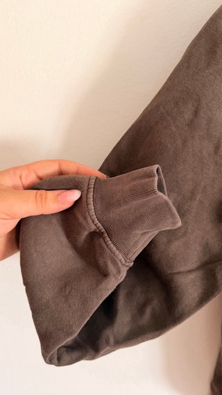 Sudadera marrón nike con logo brillante