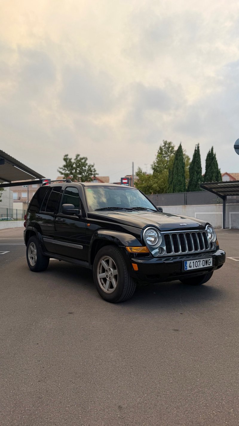 Jeep Cherokee 2006 - foto 1