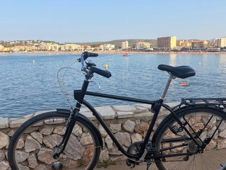 Bicicleta de passeig negra estil vintage