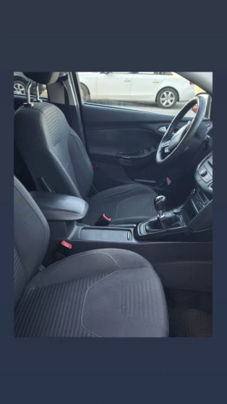 Ford Focus familiar negro
