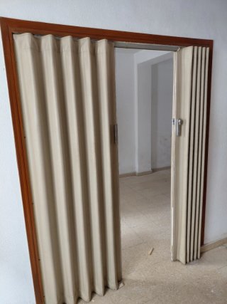 Puerta corredera plegable