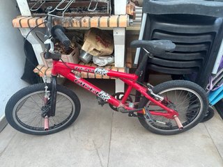 Bicicleta BMX rossa