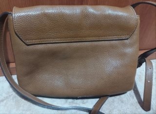 Bolso de piel marrón