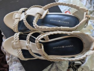 Sandali Tommy Hilfiger beige con zeppa numero 40