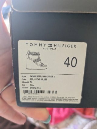 Sandali Tommy Hilfiger beige con zeppa numero 40