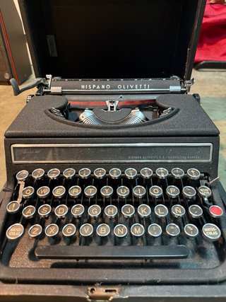 Máquina de escribir Hispano Olivetti Stud