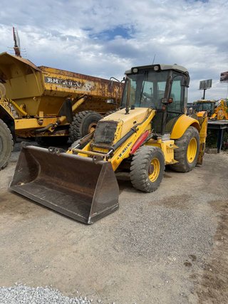 NEW HOLLAND LB110B-4PT