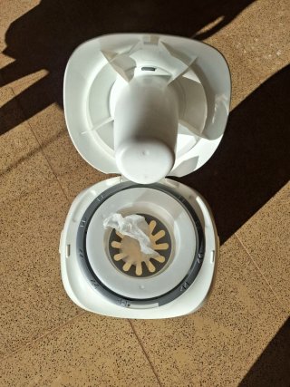 Contenedor de pañales blanco