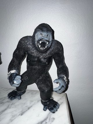 Figura King Kong esta como nuevo altura 22cm