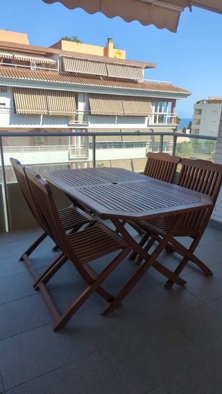 Conjunto mesa y sillas terraza madera plegables