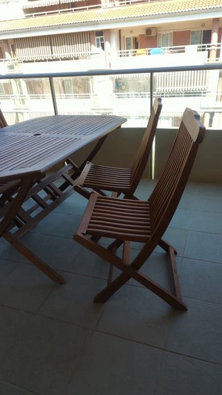 Conjunto mesa y sillas terraza madera plegables