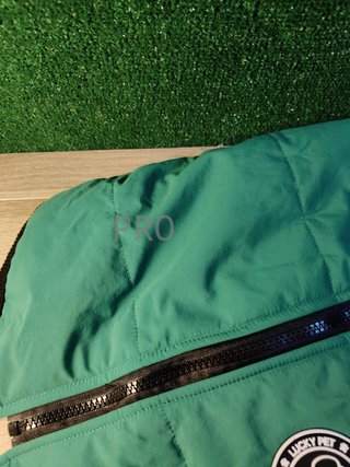 Abrigo impermeable para perros con arnés