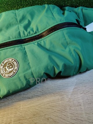 Abrigo impermeable para perros con arnés