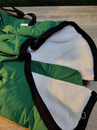 Abrigo impermeable para perros con arnés