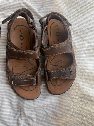 Sandalias Oniro Marrones