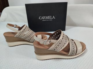 Sandalias Carmela Piel Beige Cuña