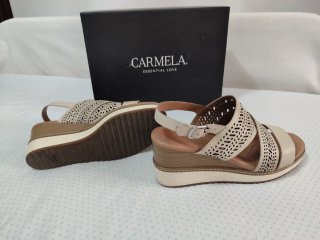 Sandalias Carmela Piel Beige Cuña