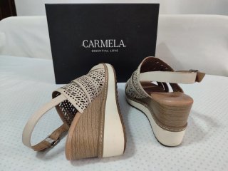Sandalias Carmela Piel Beige Cuña