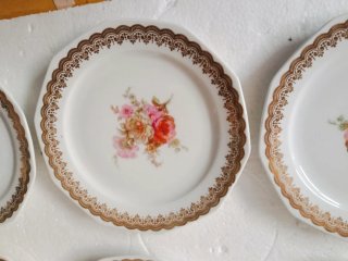 Servizio piatti porcellana decoro floreale oro