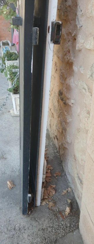 Puerta de hierro exterior