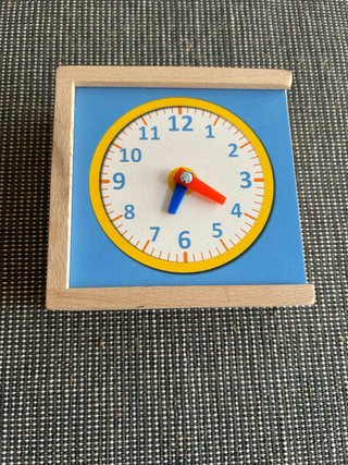 Reloj de madera para aprender las horas