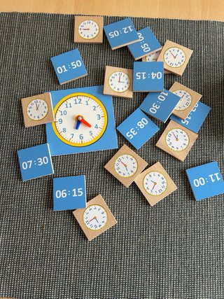 Reloj de madera para aprender las horas