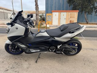 Yamaha TMAX 560 Maxi Scooter