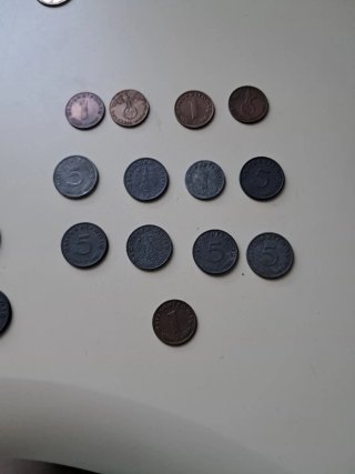 Lote de monedas españolas y de la epoca nazi.