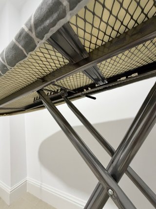 Tabla de planchar con soporte para plancha