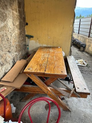Mesa de madera maciza para exterior