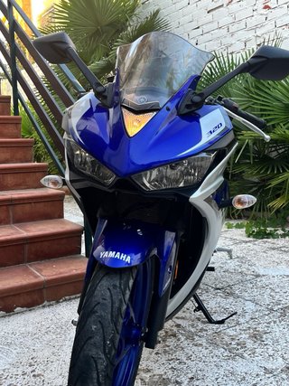 Yamaha YZF R3 2015 Azul y Plata, moto deportiva