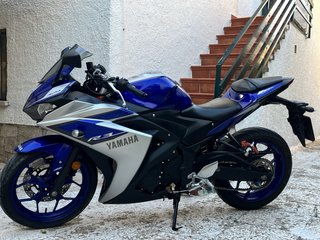 Yamaha YZF R3 2015 Azul y Plata, moto deportiva