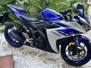 Yamaha YZF R3 2015 Azul y Plata, moto deportiva