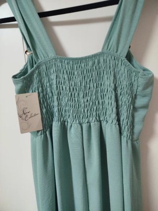 Vestido largo verde agua con adornos dorados s/m